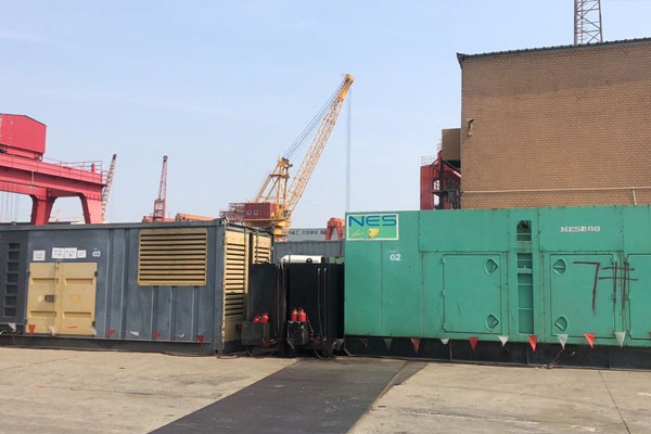 柳南发电机出租空气滤清器的清洁频率是多少？